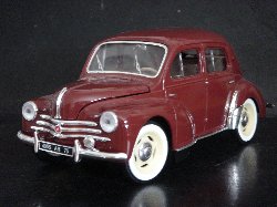 Renault 4Cv de couleur grenat (Vue ct conducteur)