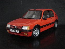 Peugeot 205 GTI de couleur rouge (Vue ct conducteur)