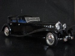 Bugatti Royale 1930 Type 41 de couleur noire, siges bleus (Vue ct conducteur)