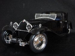 Bugatti Royale 1930 Type 41 de couleur noire, siges bleus (Vue ct passager)