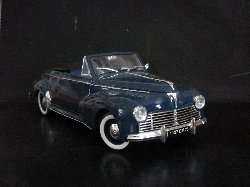 Peugeot 203 Cabriolet 1954 de couleur bleu (Vue ct passager)