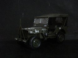 Jeep Willys de couleur kaki (Vue ct conducteur)