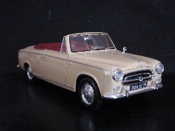 Peugeot 403 Cabriolet 1959 Grand luxe 8Cv de couleur orange pastel, intrieur rouge fonc (Vue ct passager)