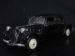 Citron Traction avant 1938 Type 11b de couleur noire (Vue ct conducteur)