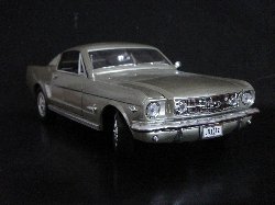 Ford Mustang Fastback 1965 de couleur gris mtallis (Vue ct passager)