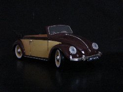 Volkswagen Karmann Coccinelle Cabriolet 1949 de couleur jaune et chocolat, capote noire (Vue ct passager)