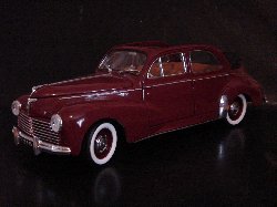 Peugeot 203 Dcouvrable 1954 de couleur grenat, capotte noire (Vue ct conducteur)