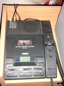 Sténorette Philips 725 (machine à dictée avec pédales de commandes et écouteurs)